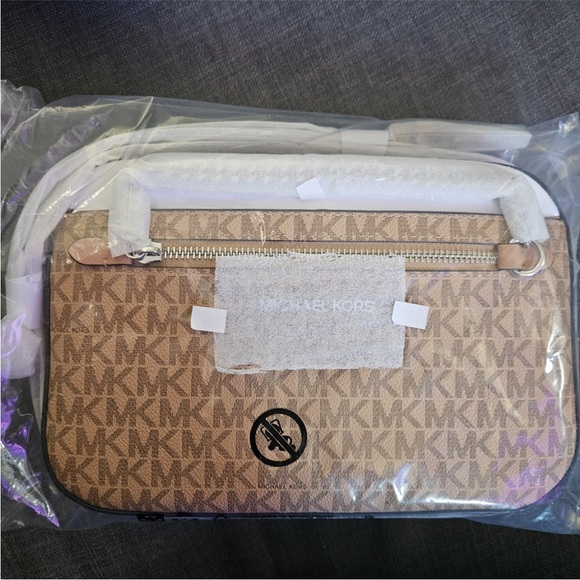 Michael Kors Brown Monogram Crossbody Bag-New in Package - Picture 1 of 3